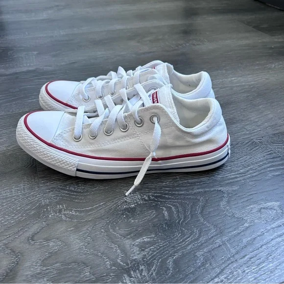 Women Converse Chuck Taylor All-Star Low White Size US 8 - Picture 2 of 6